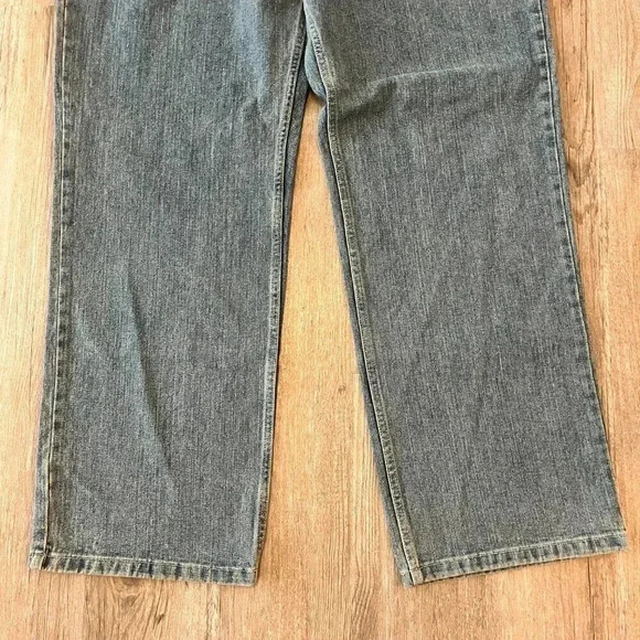 Mens NWT Van Heusen Classic Fit Jeans - 40x32 - Picture 3 of 9